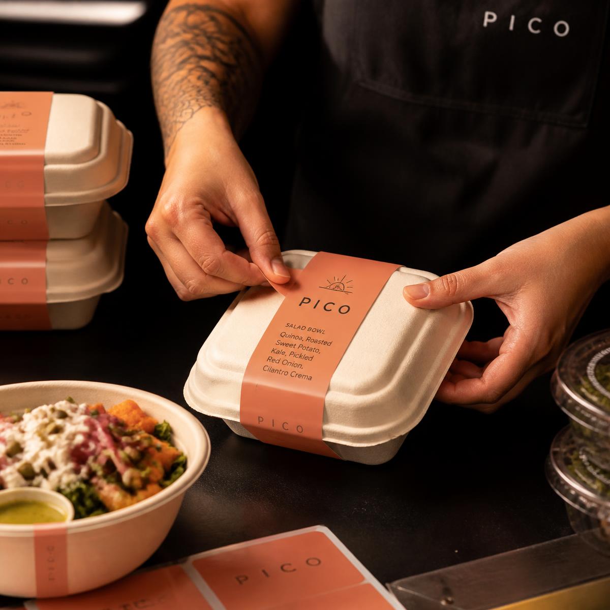 Préparation et étiquetage d'une commande à emporter en cuisine